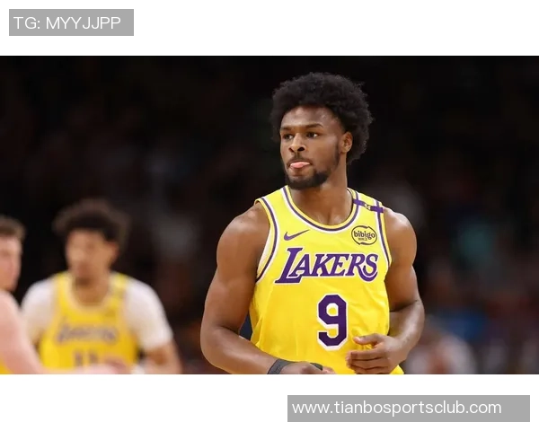 布朗尼坦言上场机会有限期待通过努力防守赢得更多信任与时间